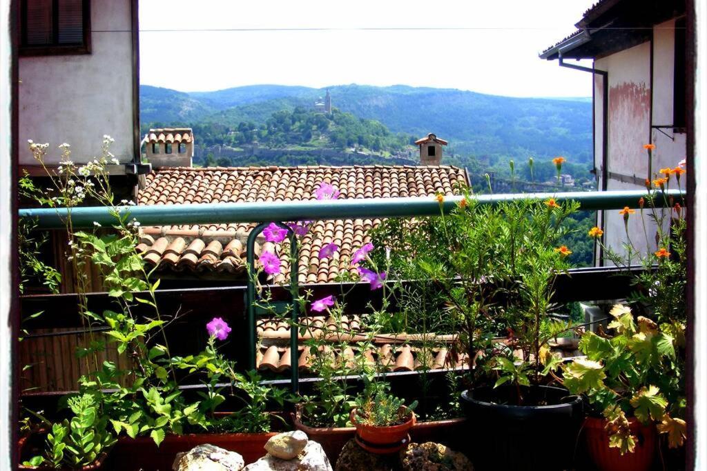 Authentic Guest Stay In The Heart Of Veliko Tarnovo Студио С Изглед Към Царевец Dış mekan fotoğraf