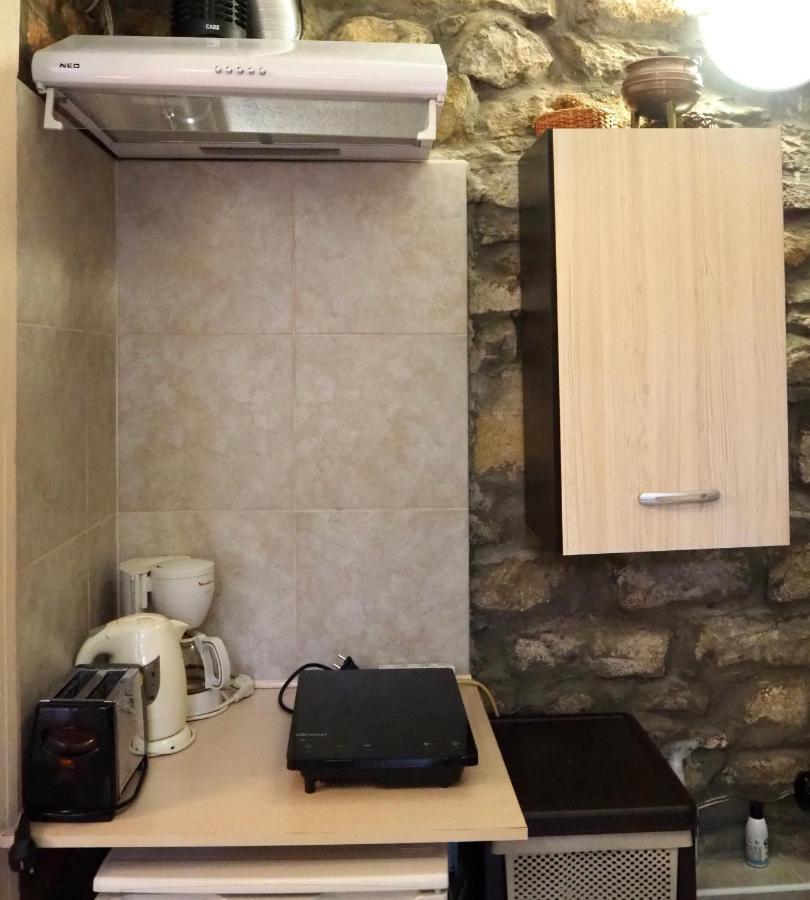 Authentic Guest Stay In The Heart Of Veliko Tarnovo Студио С Изглед Към Царевец Dış mekan fotoğraf