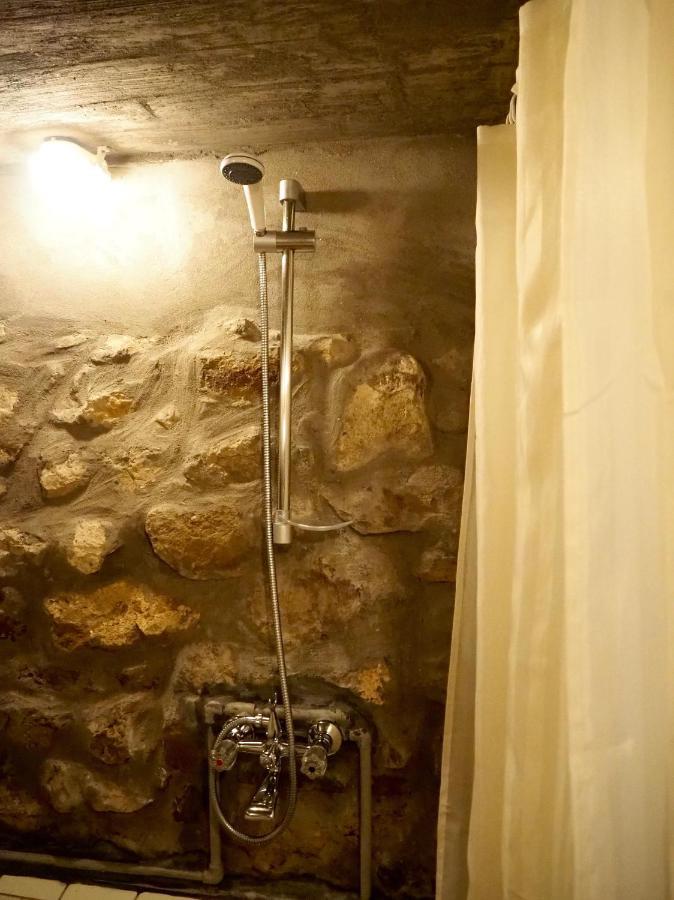 Authentic Guest Stay In The Heart Of Veliko Tarnovo Студио С Изглед Към Царевец Dış mekan fotoğraf