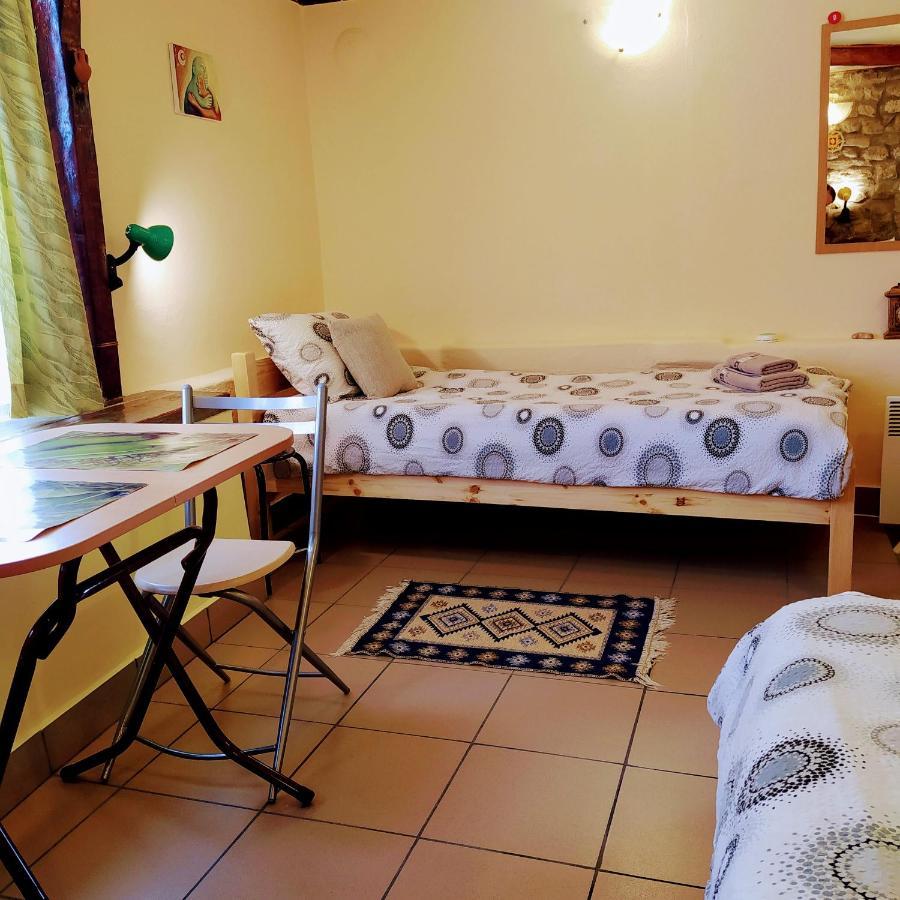 Authentic Guest Stay In The Heart Of Veliko Tarnovo Студио С Изглед Към Царевец Dış mekan fotoğraf