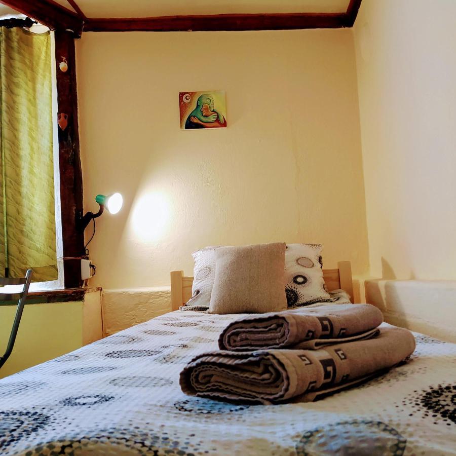Authentic Guest Stay In The Heart Of Veliko Tarnovo Студио С Изглед Към Царевец Dış mekan fotoğraf