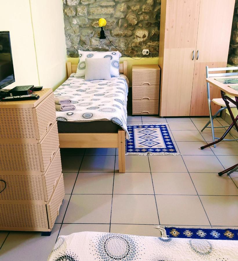 Authentic Guest Stay In The Heart Of Veliko Tarnovo Студио С Изглед Към Царевец Dış mekan fotoğraf